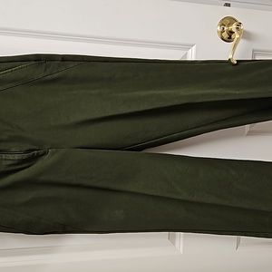 Ann Taylor factory culotte, deep evergreen color, nic material.
